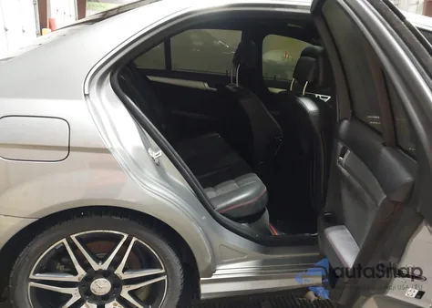 2014 Mercedes-Benz C 300 Sport 4Matic z USA, uszkodzony, nr VIN WDDGF8AB5ER320886